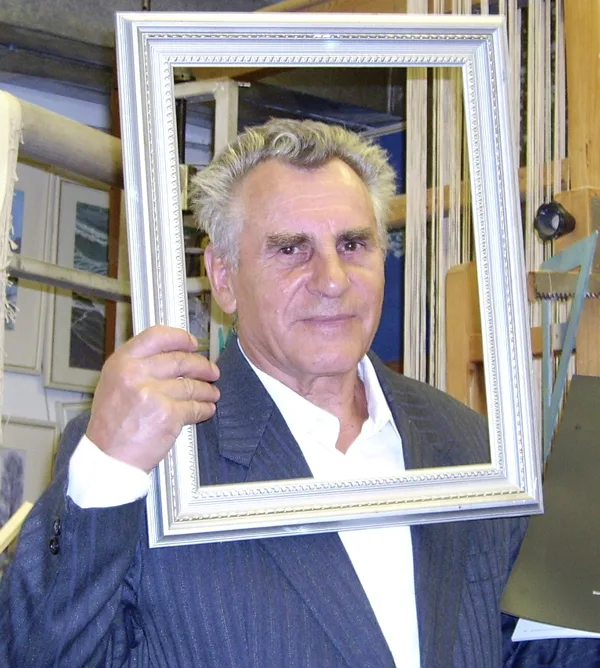 Юрий Леонов